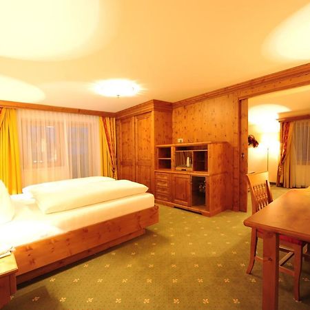 Hotel Max سيرفاوس المظهر الخارجي الصورة